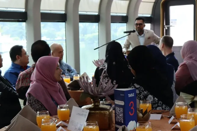 Welcome address to guests over lunch
